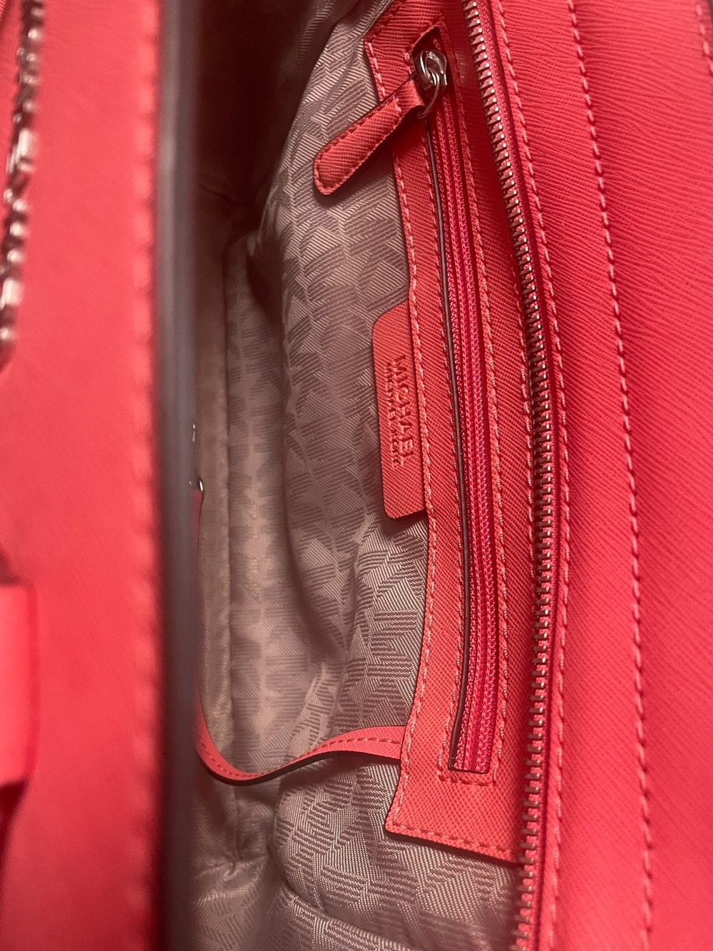 Like New Michael Kors Genuine Leather Pink Satchel convertible Selma - Picture 13 of 15